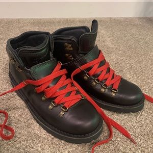 Danner women’s mountain pass hiking boots